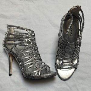 Strappy ankle stiletto / dark silver